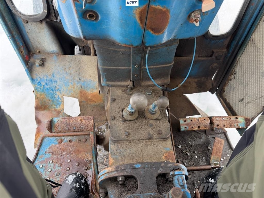 Ford 4000 الجرارات