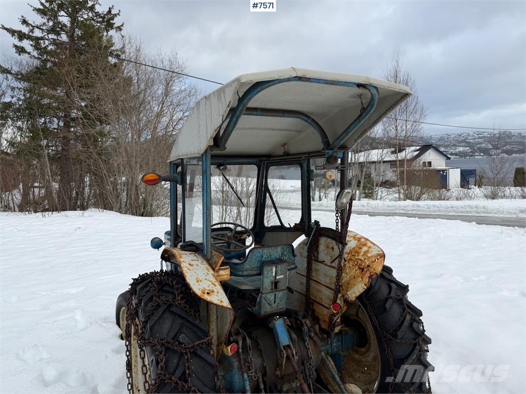 Ford 4000 الجرارات