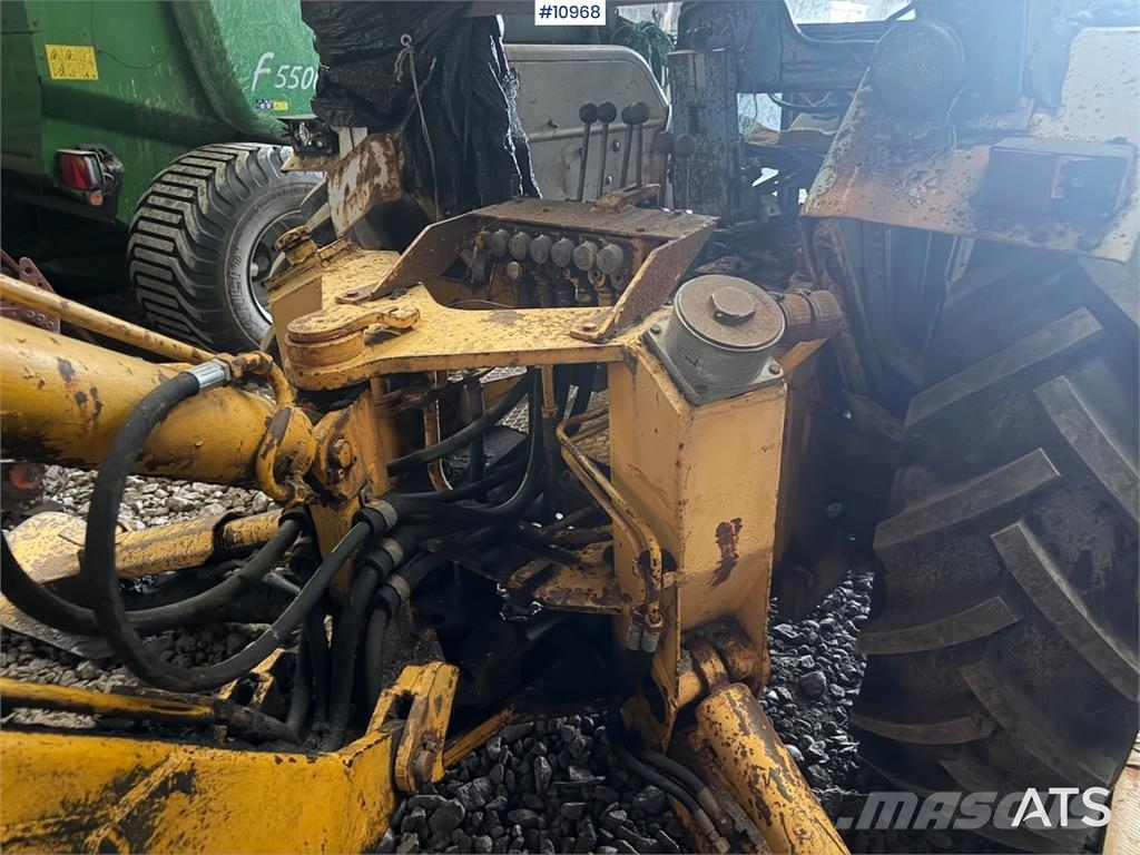 Ford 4600 m/ Hymas graveaggregat Traktorer