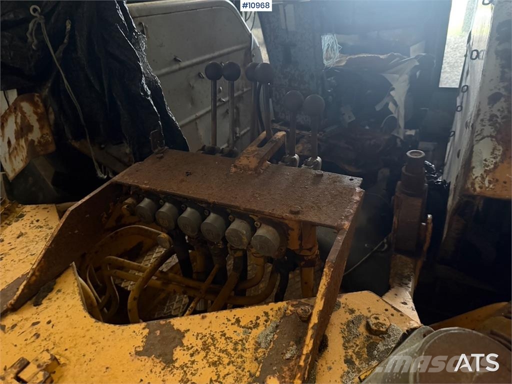 Ford 4600 m/ Hymas graveaggregat Traktorer