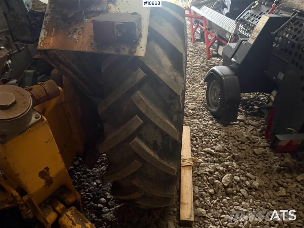 Ford 4600 m/ Hymas graveaggregat Traktorer