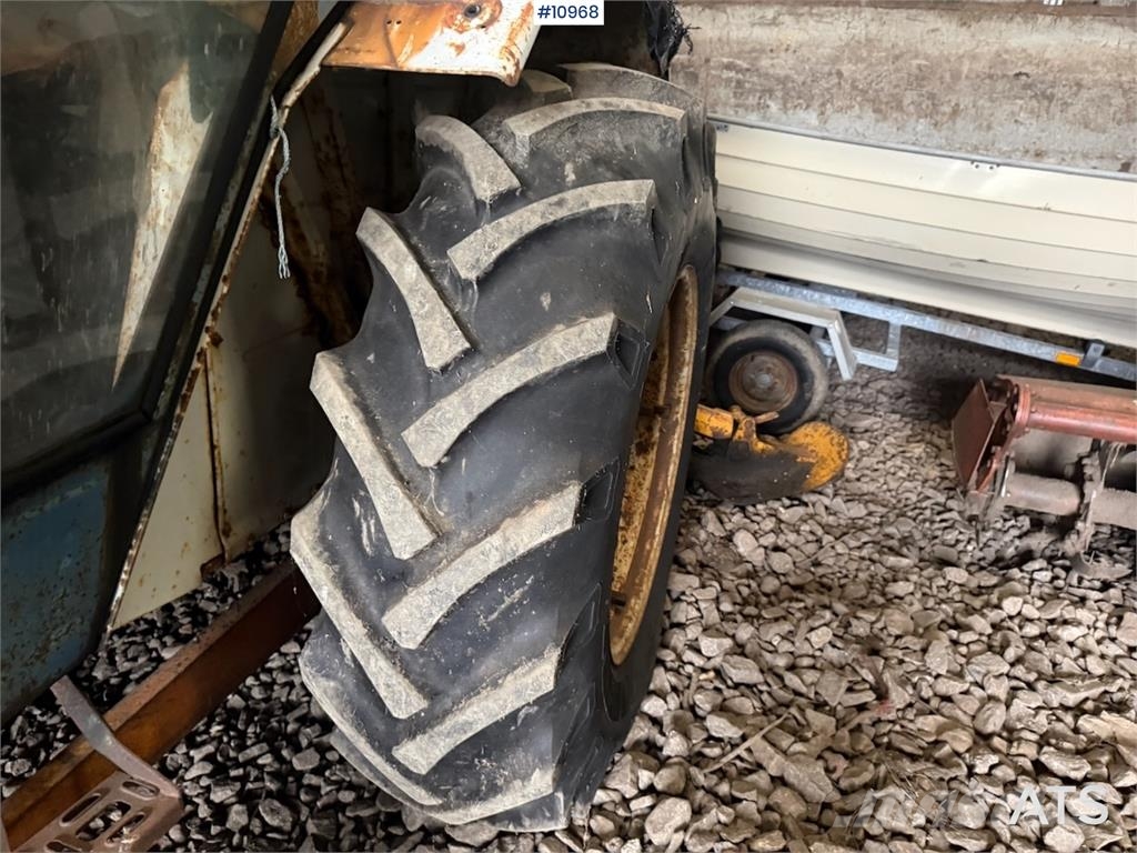 Ford 4600 m/ Hymas graveaggregat Traktorer