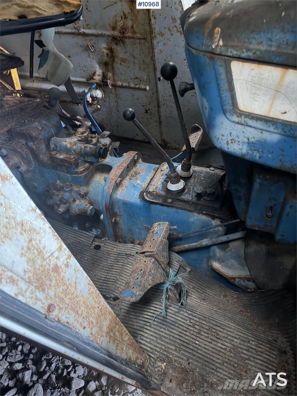 Ford 4600 m/ Hymas graveaggregat Traktorer
