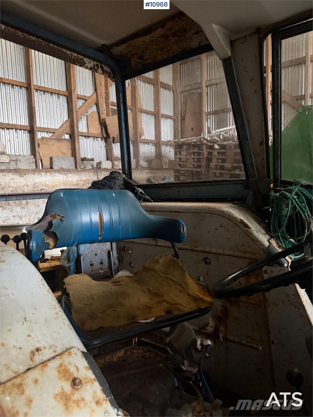 Ford 4600 m/ Hymas graveaggregat Traktorer