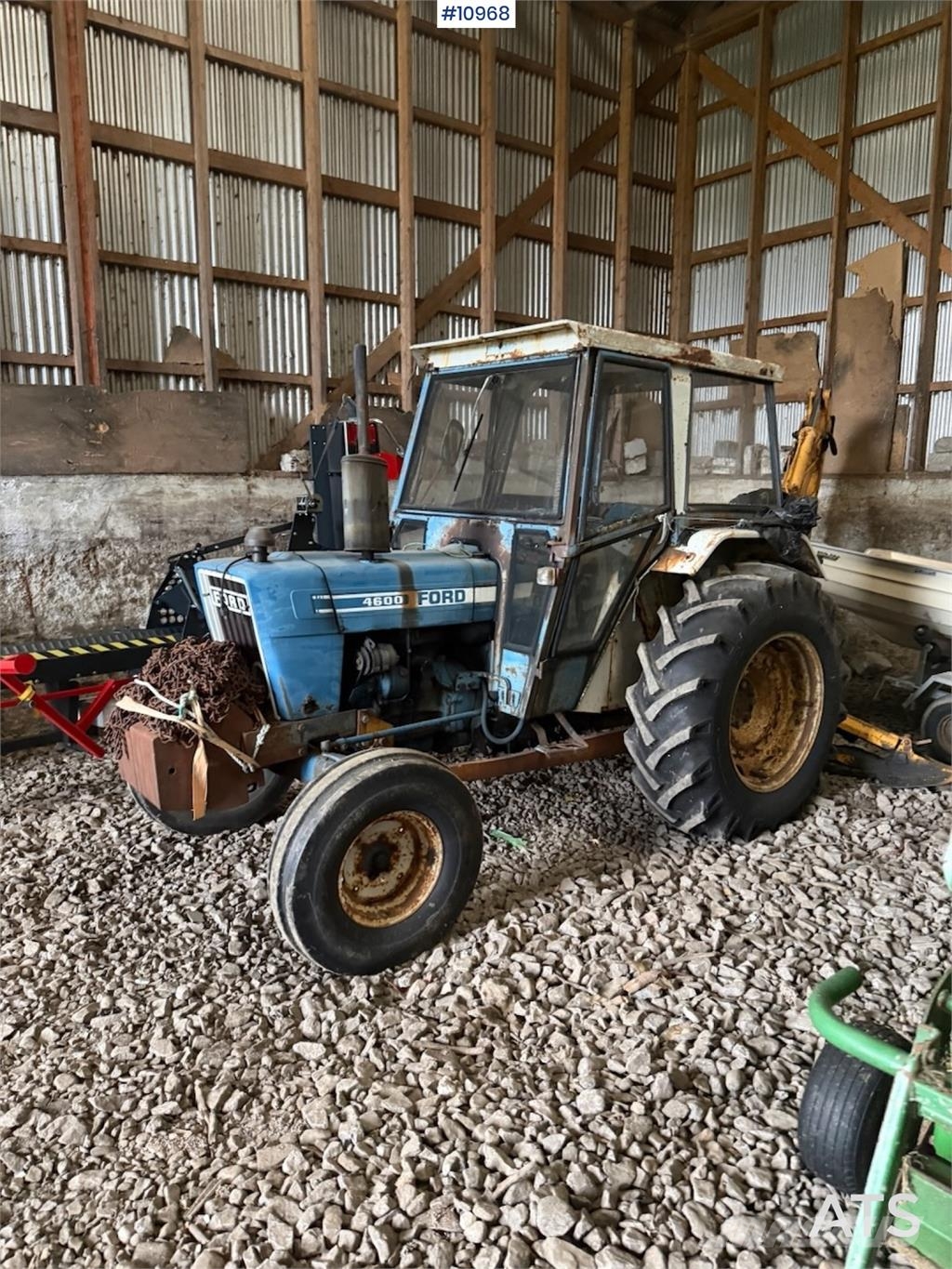 Ford 4600 m/ Hymas graveaggregat Traktorer