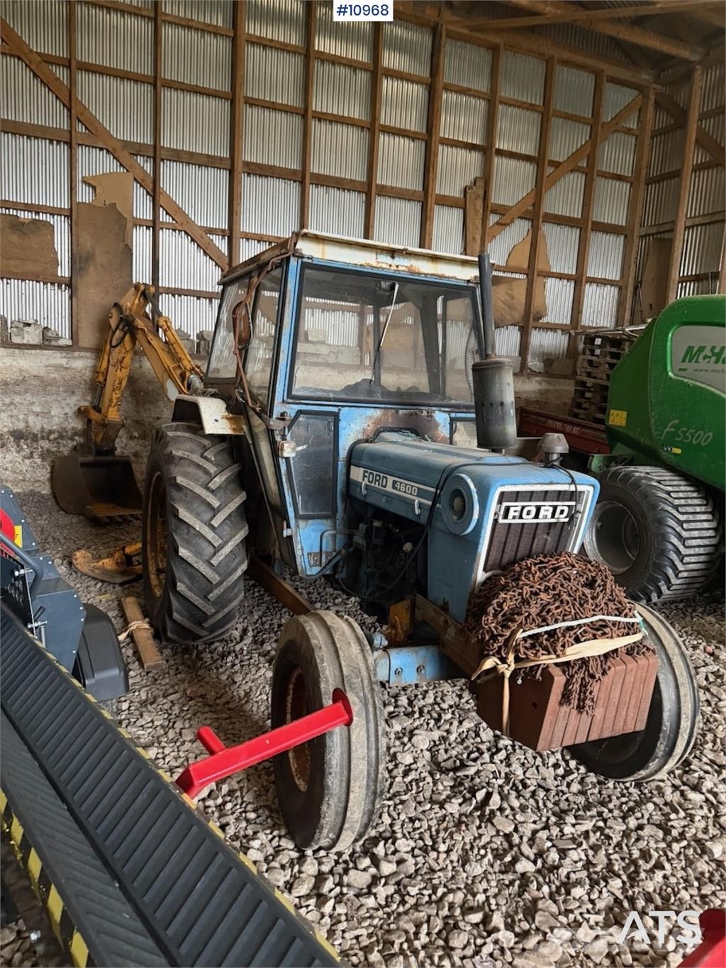 Ford 4600 m/ Hymas graveaggregat Traktorer