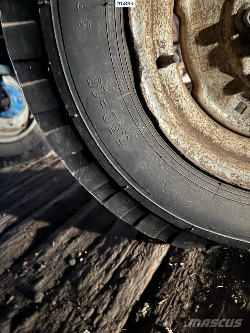 Ford 5000 الجرارات
