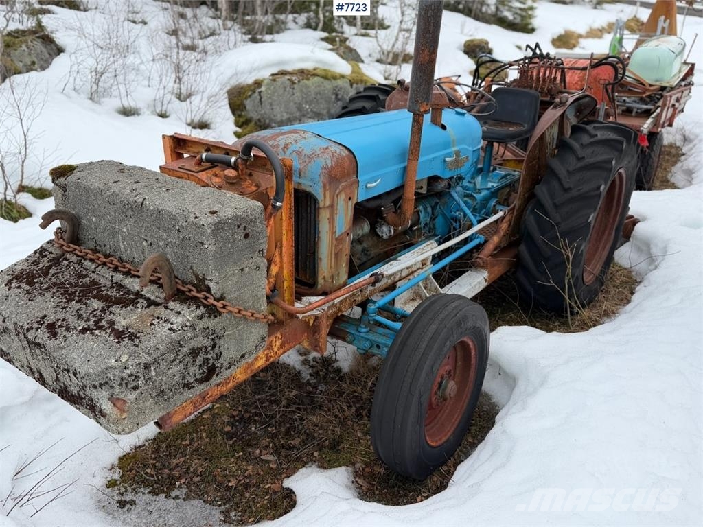 Ford Major Super Dexta Traktorgraver الجرارات