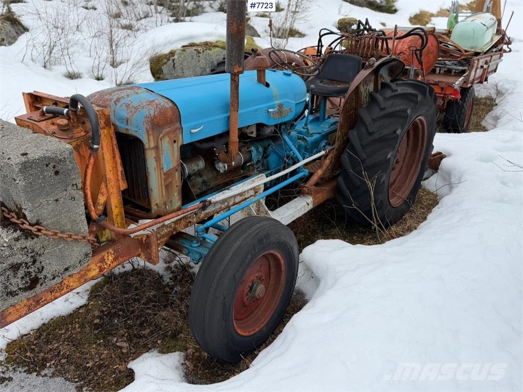 Ford Major Super Dexta Traktorgraver الجرارات