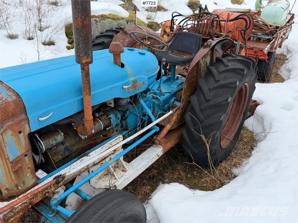 Ford Major Super Dexta Traktorgraver الجرارات