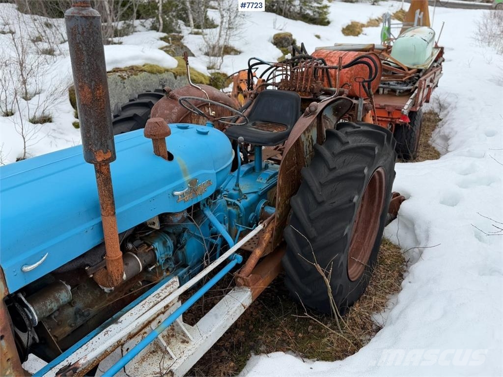 Ford Major Super Dexta Traktorgraver الجرارات