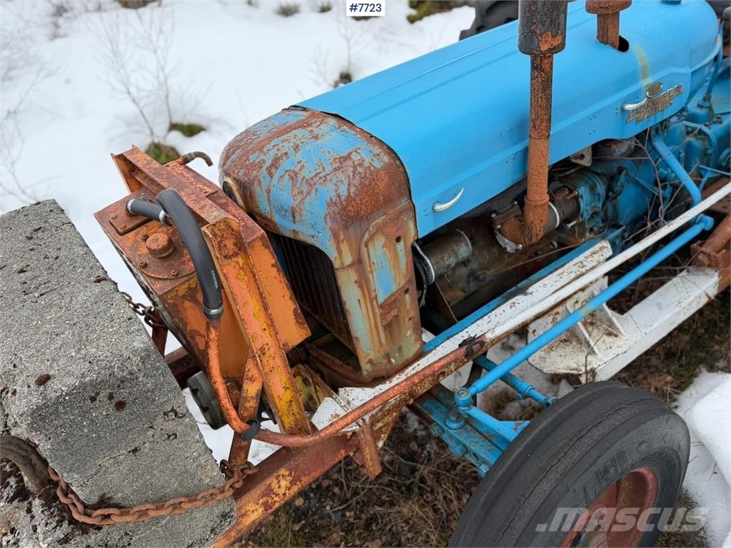Ford Major Super Dexta Traktorgraver الجرارات