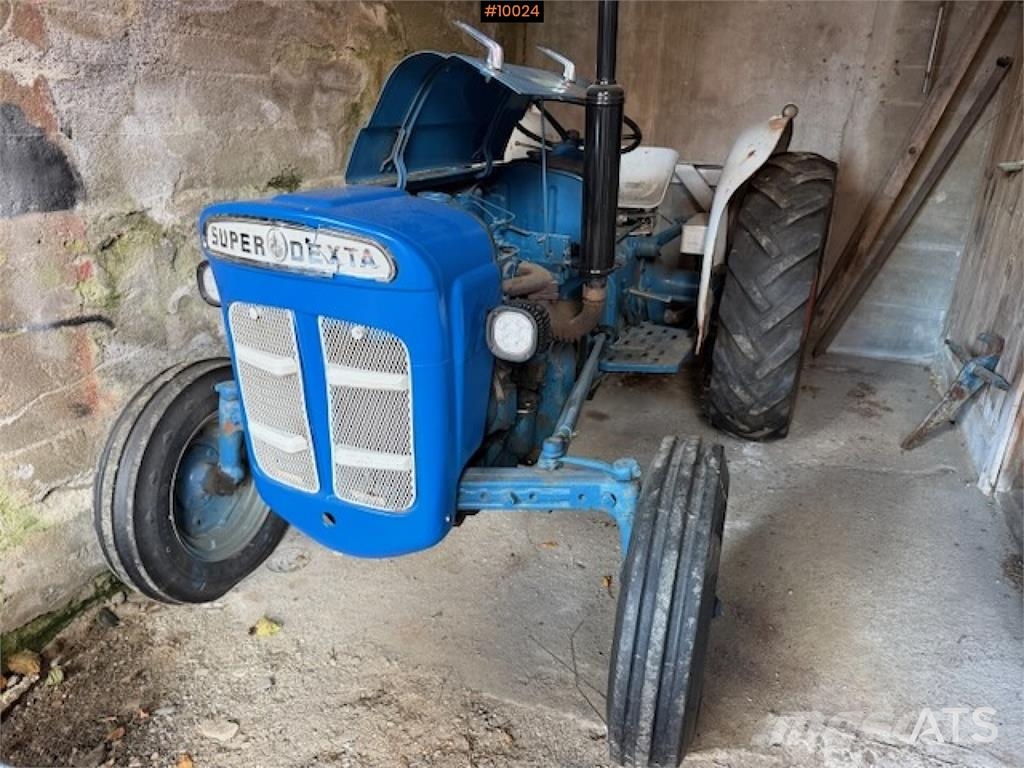 Fordson super dexta Traktory