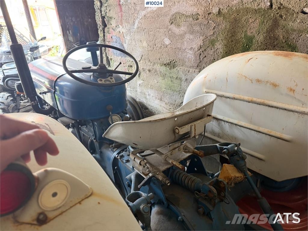 Fordson super dexta Traktory