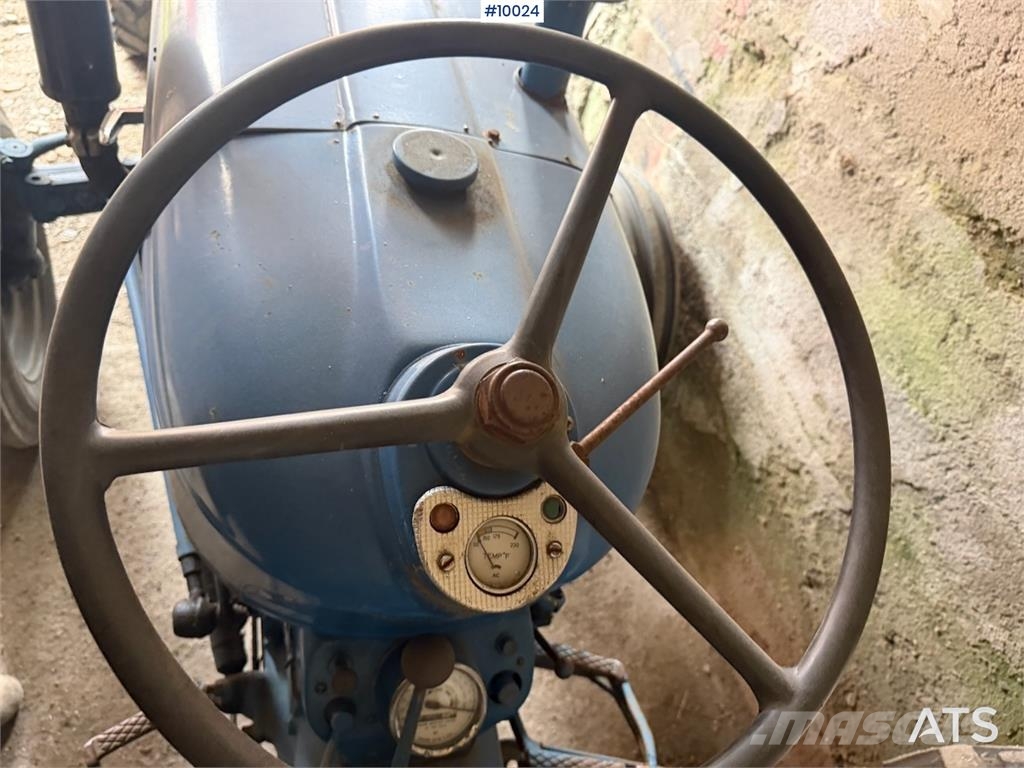 Fordson super dexta Traktory