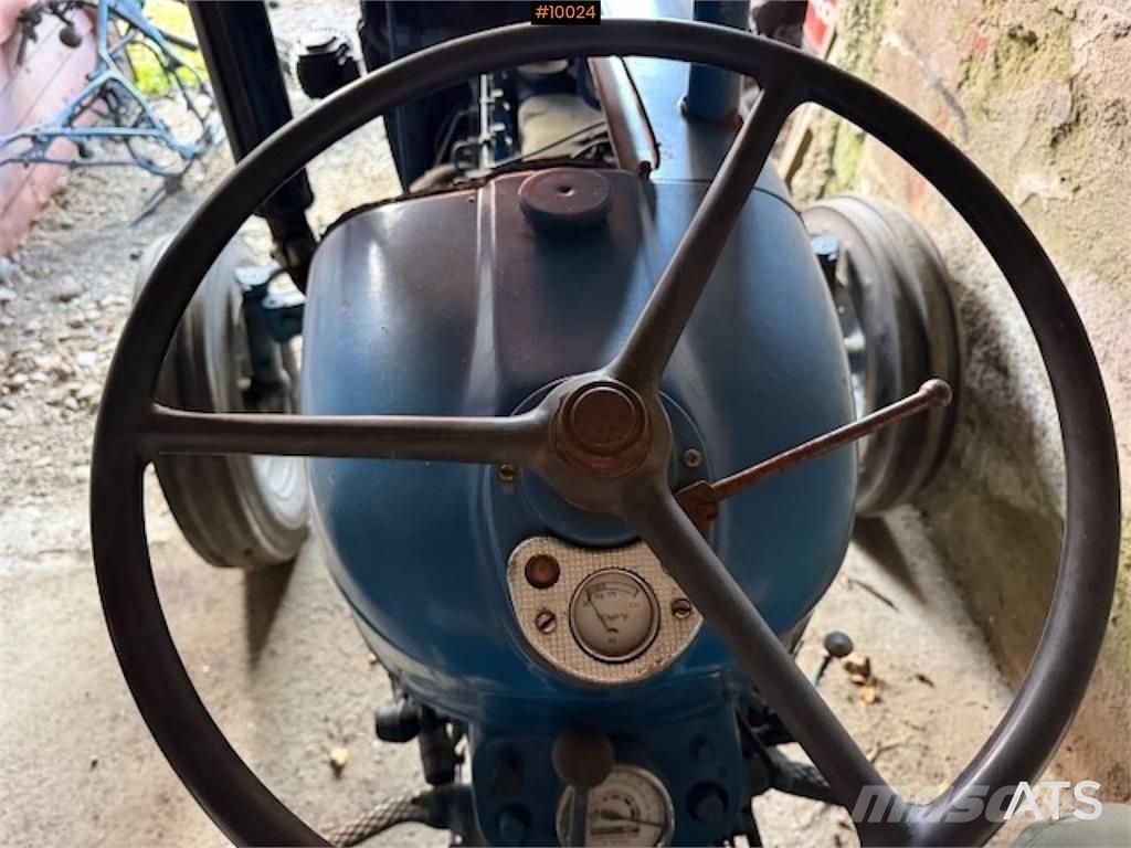 Fordson super dexta Traktory