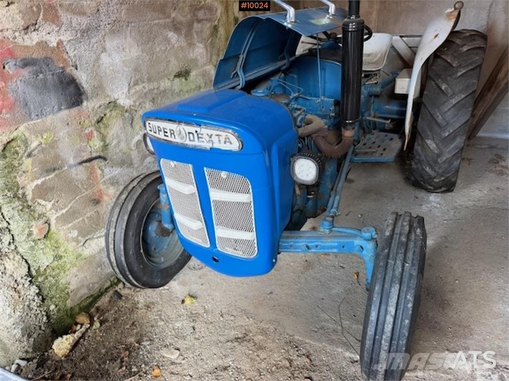 Fordson super dexta Traktory