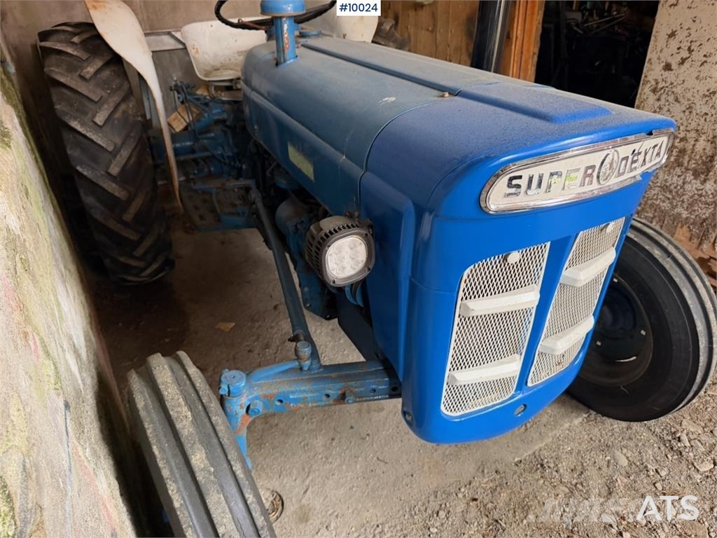 Fordson super dexta Traktory