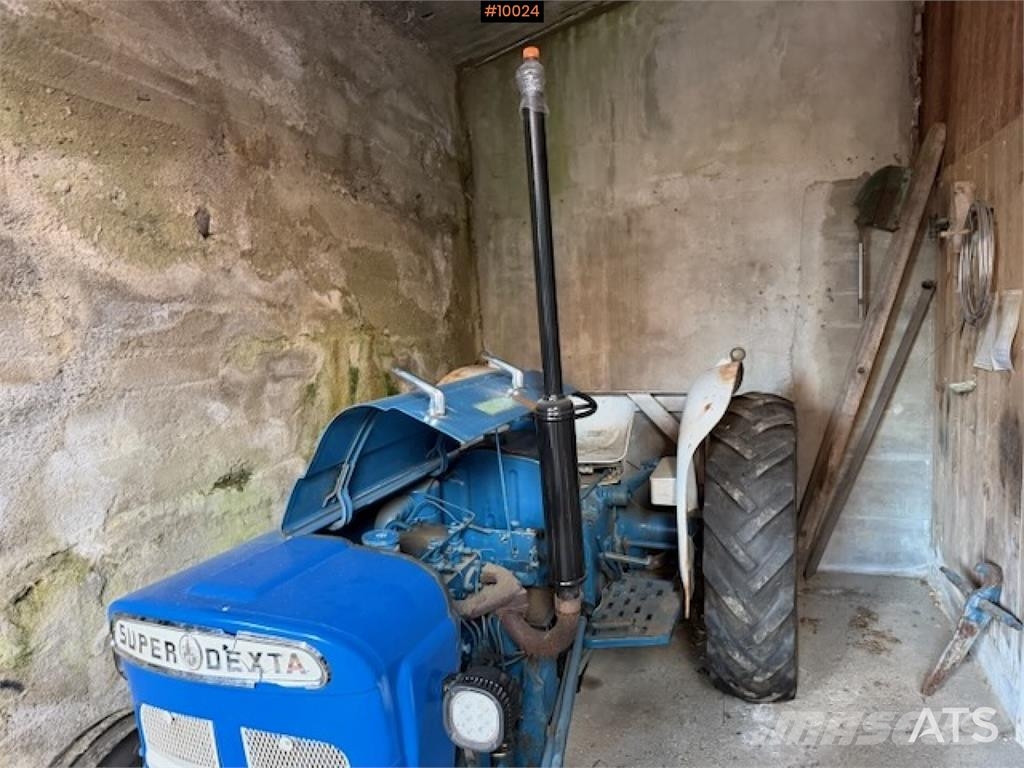 Fordson super dexta Traktory