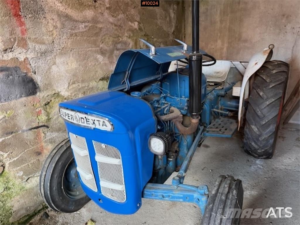 Fordson super dexta Traktory