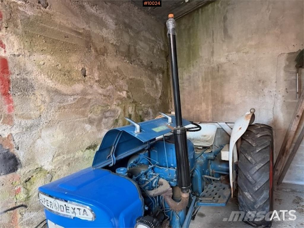 Fordson super dexta Traktory
