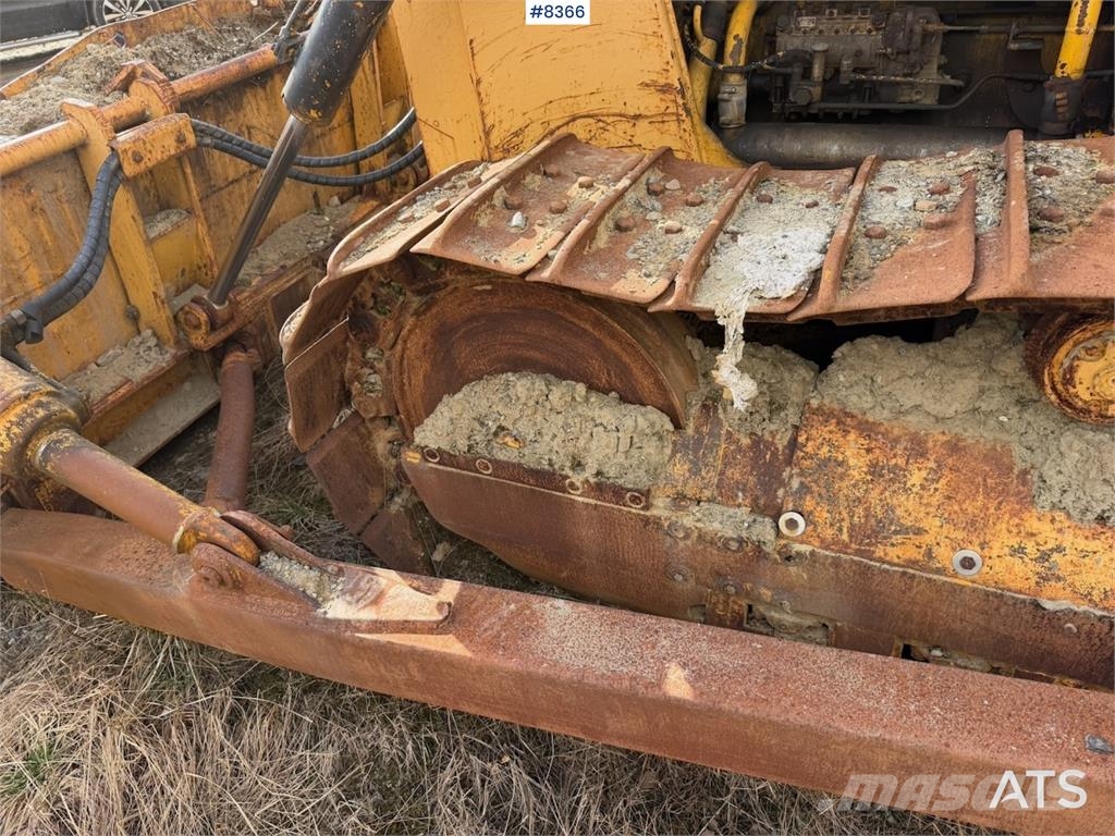 Hanomag K12DE bulldoser بلدوزرات مجنزرة