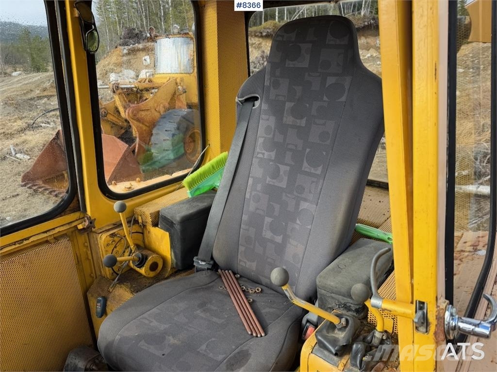 Hanomag K12DE bulldoser بلدوزرات مجنزرة