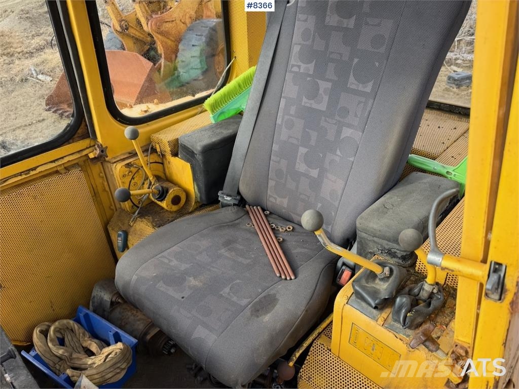 Hanomag K12DE bulldoser بلدوزرات مجنزرة