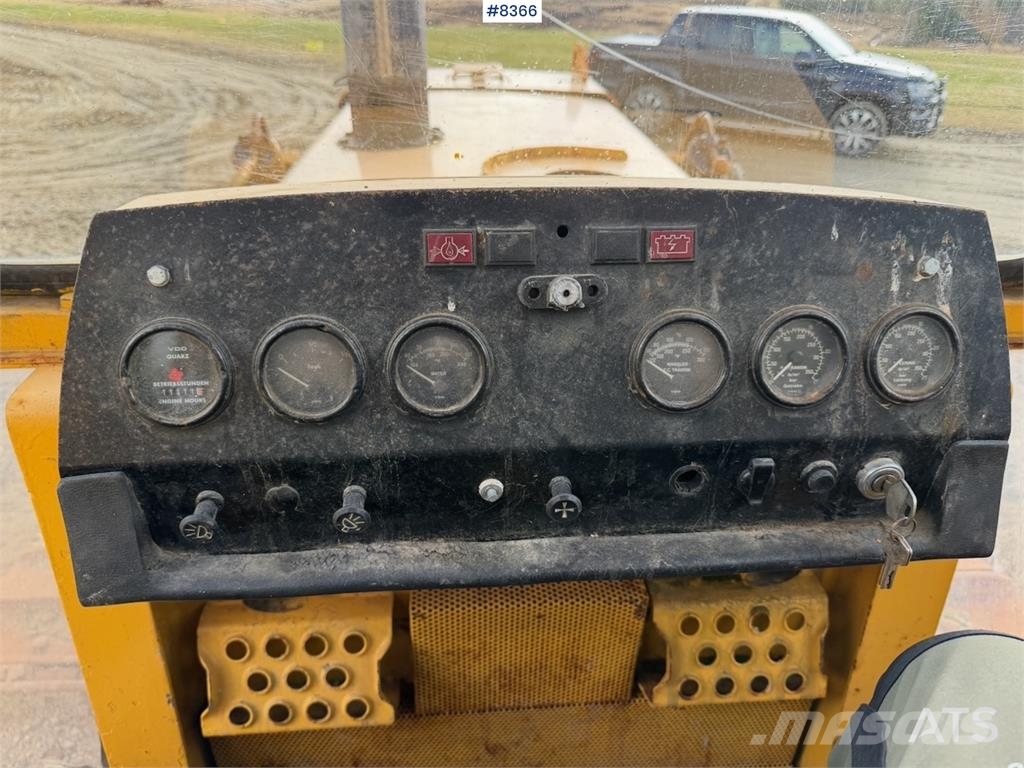 Hanomag K12DE bulldoser بلدوزرات مجنزرة