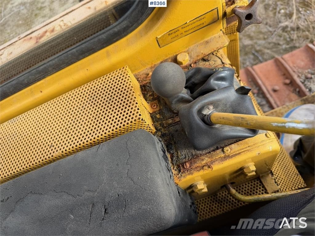 Hanomag K12DE bulldoser بلدوزرات مجنزرة