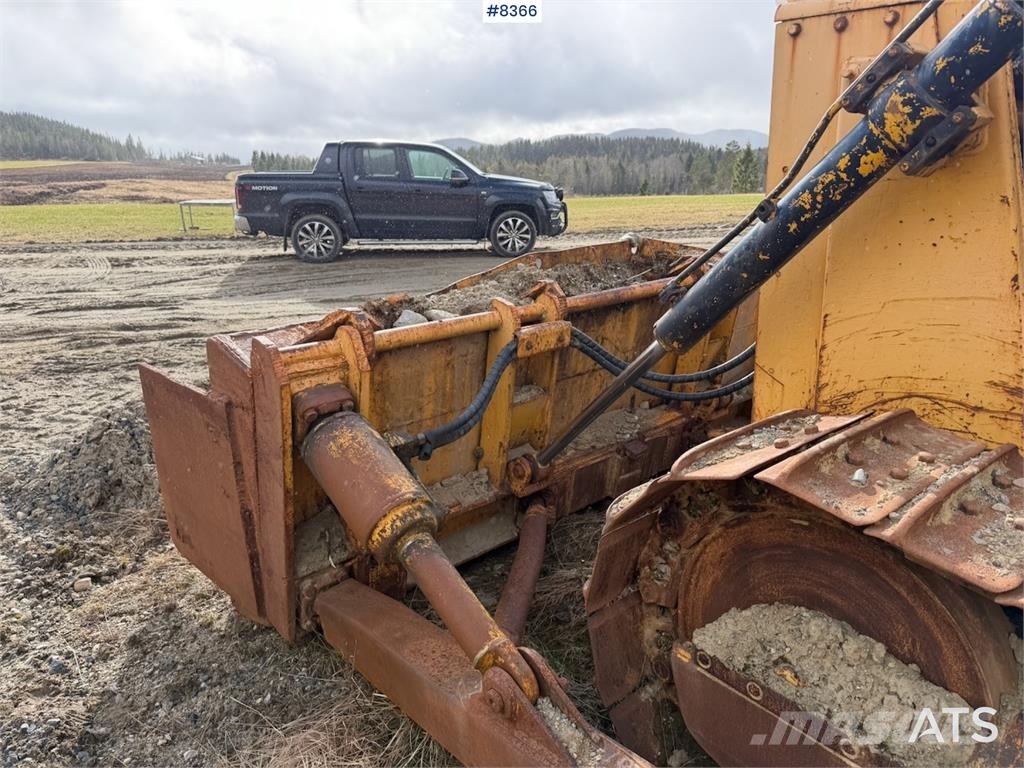 Hanomag K12DE bulldoser بلدوزرات مجنزرة