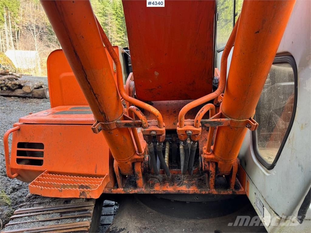 Hitachi EX120-2 حفارات زحافة