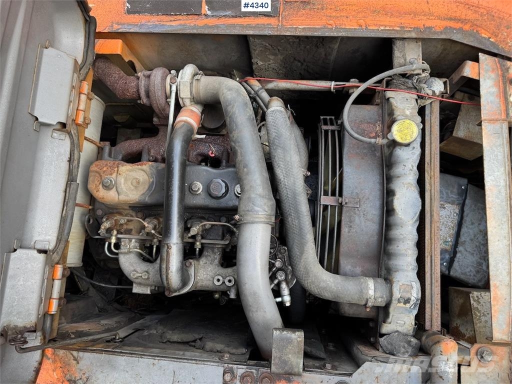 Hitachi EX120-2 حفارات زحافة