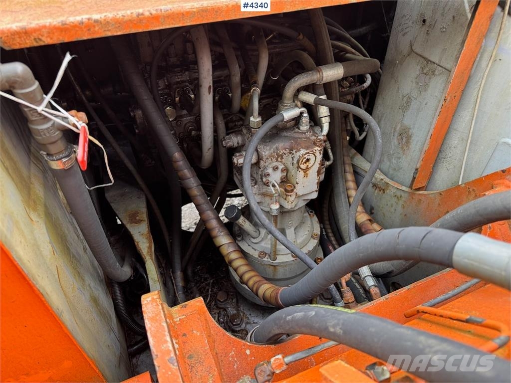 Hitachi EX120-2 حفارات زحافة