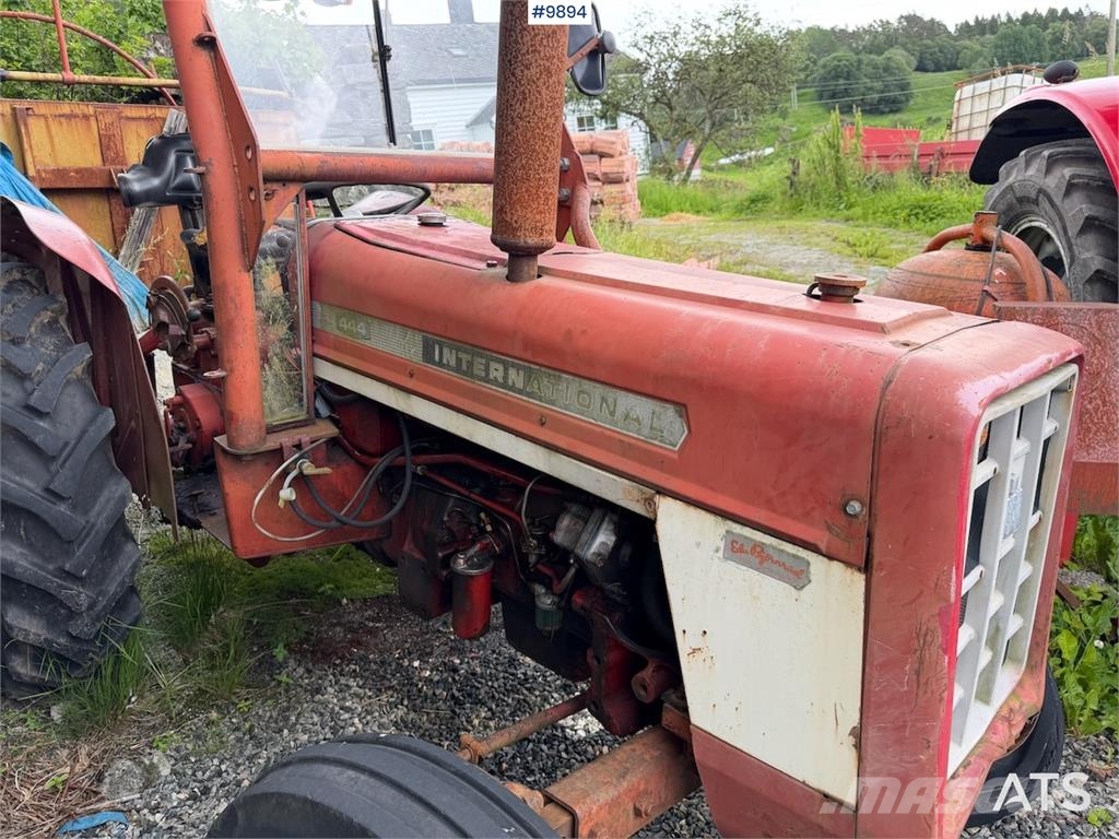 International 444 Traktorer