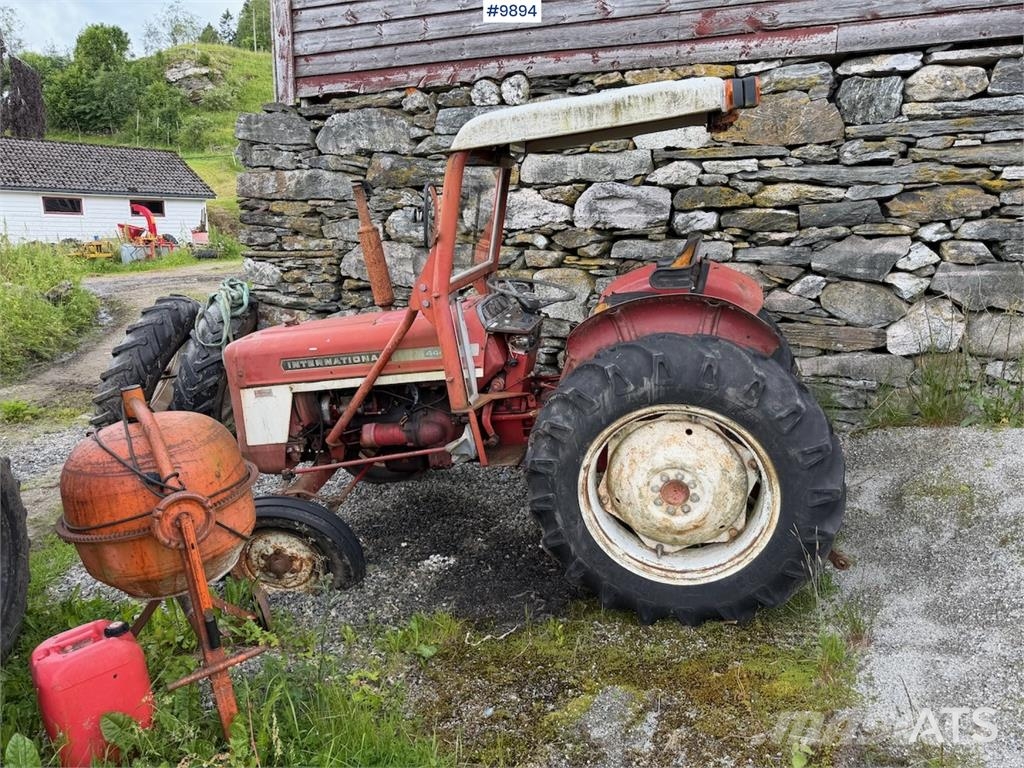 International 444 Traktorer