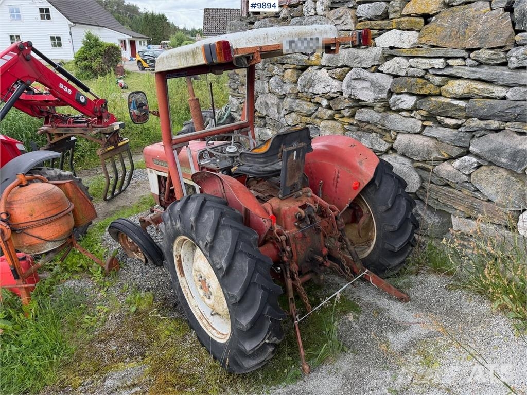 International 444 Traktorer