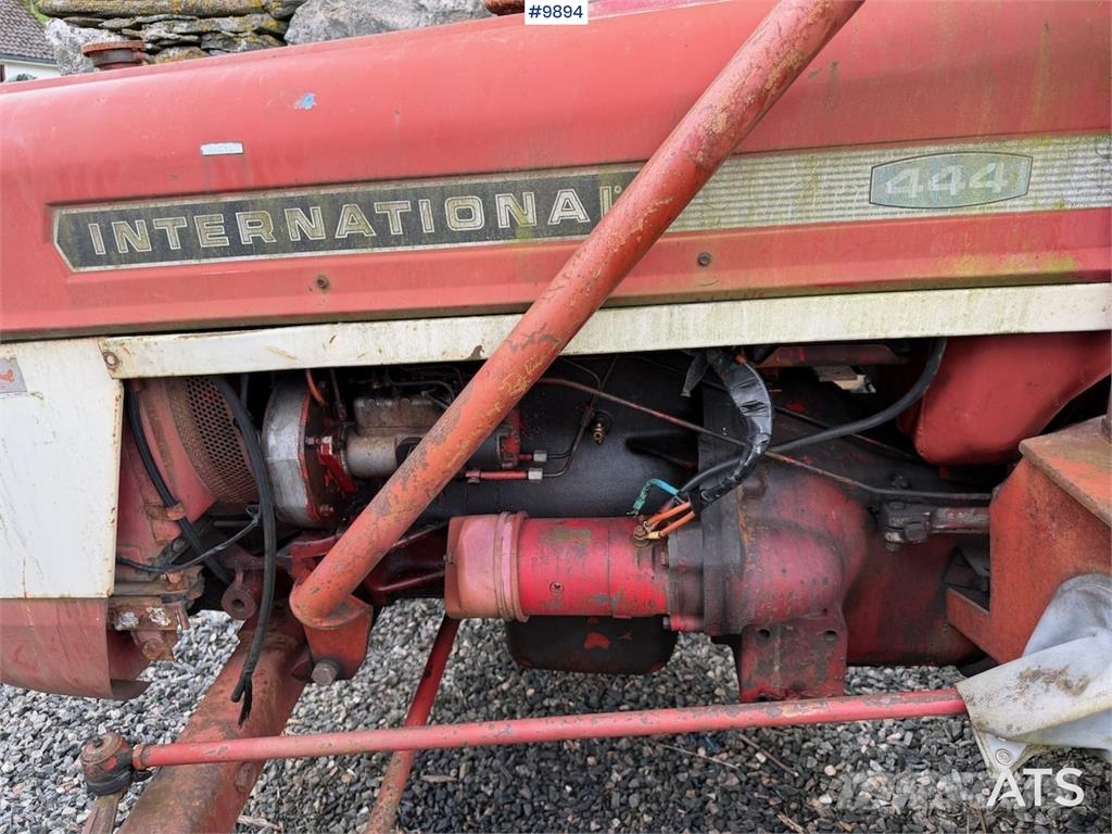 International 444 Traktorer