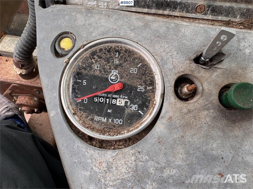 International 674 الجرارات