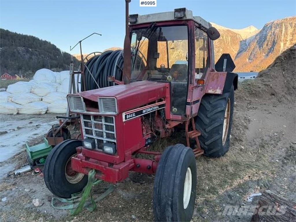 International 844/955 XL Traktörler