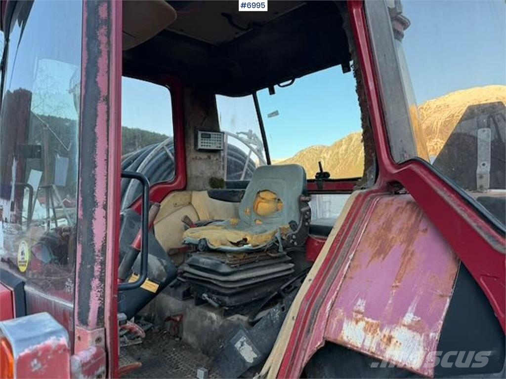 International 844/955 XL Traktörler