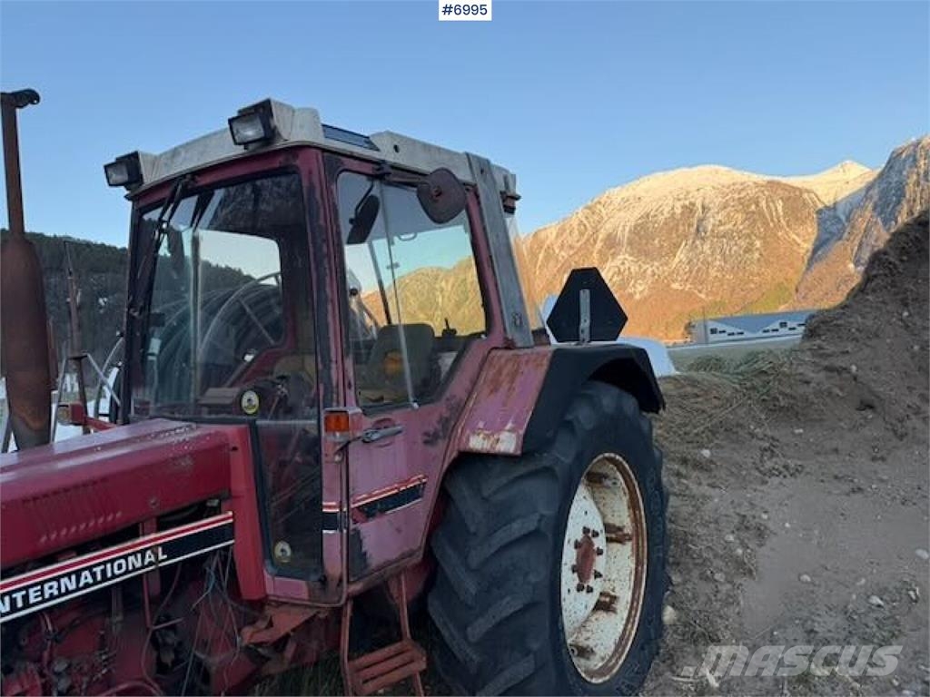 International 844/955 XL Traktörler