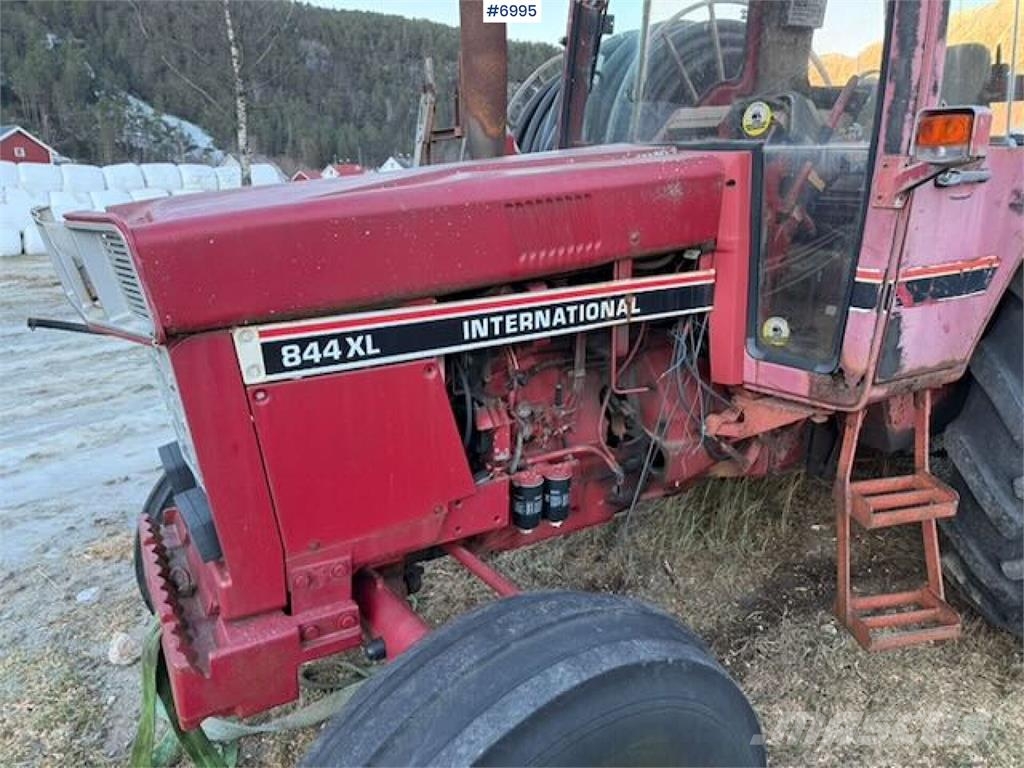International 844/955 XL Traktörler