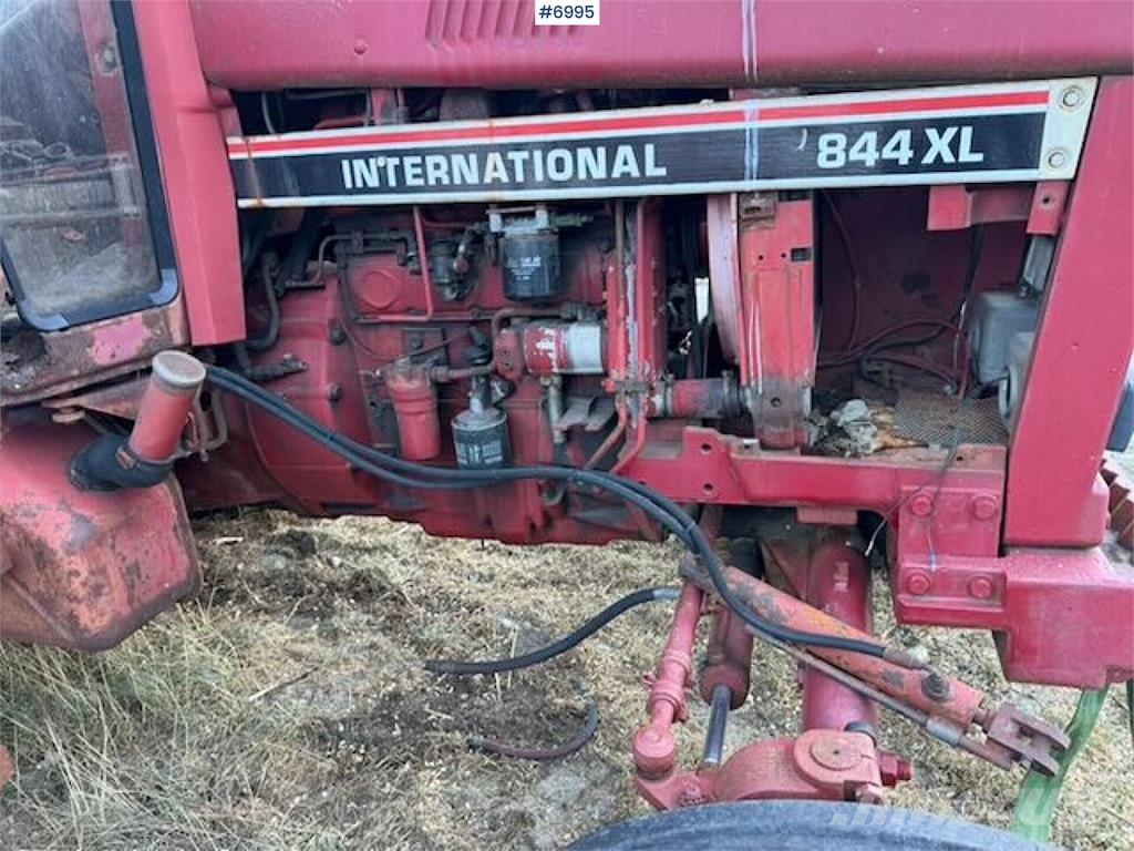 International 844/955 XL Traktörler
