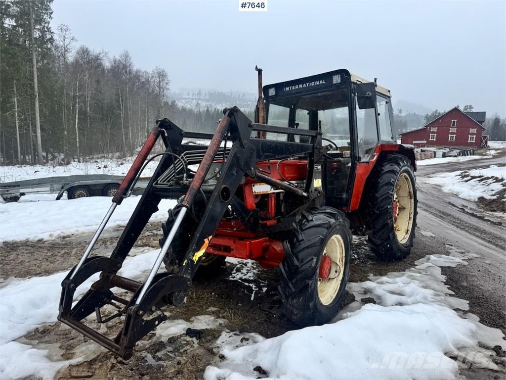 International 844S الجرارات