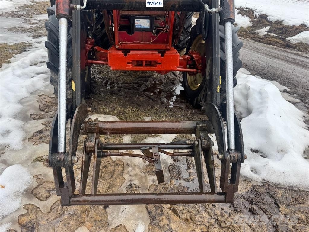 International 844S الجرارات