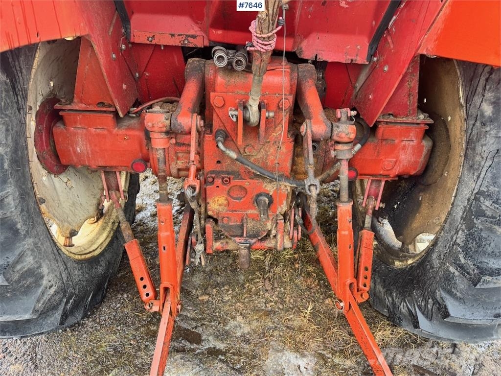 International 844S الجرارات