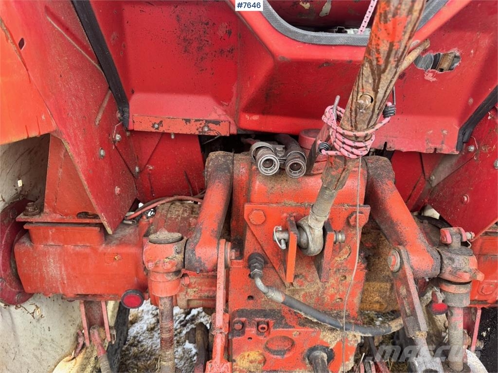 International 844S الجرارات
