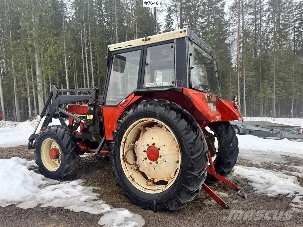 International 844S الجرارات