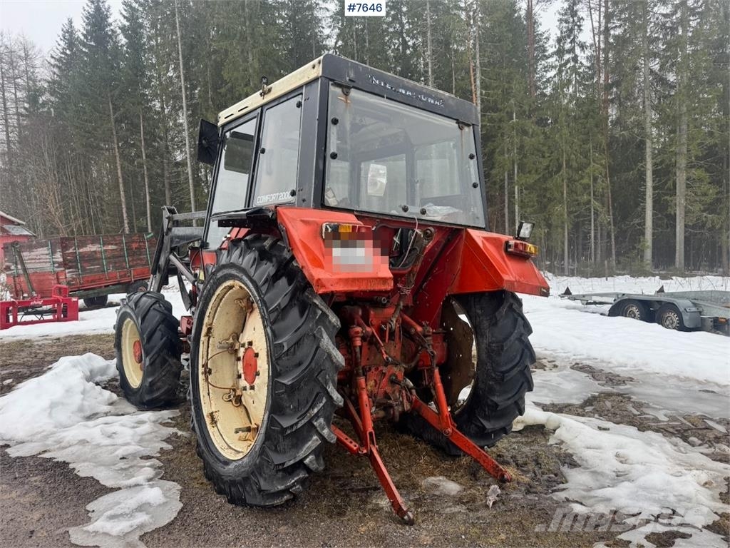 International 844S الجرارات